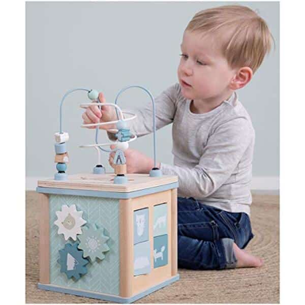 Découvrez notre test détaillé du cube d'activités Little Dutch LD4428 multicolore : caractéristiques, avantages et avis sur ce jouet d'éveil incontournable pour bébé.